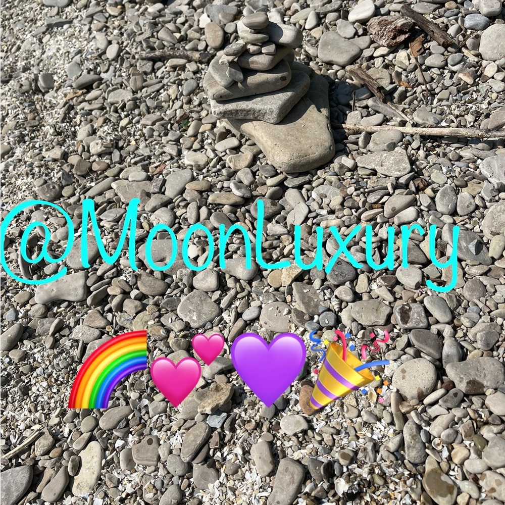@moonluxury